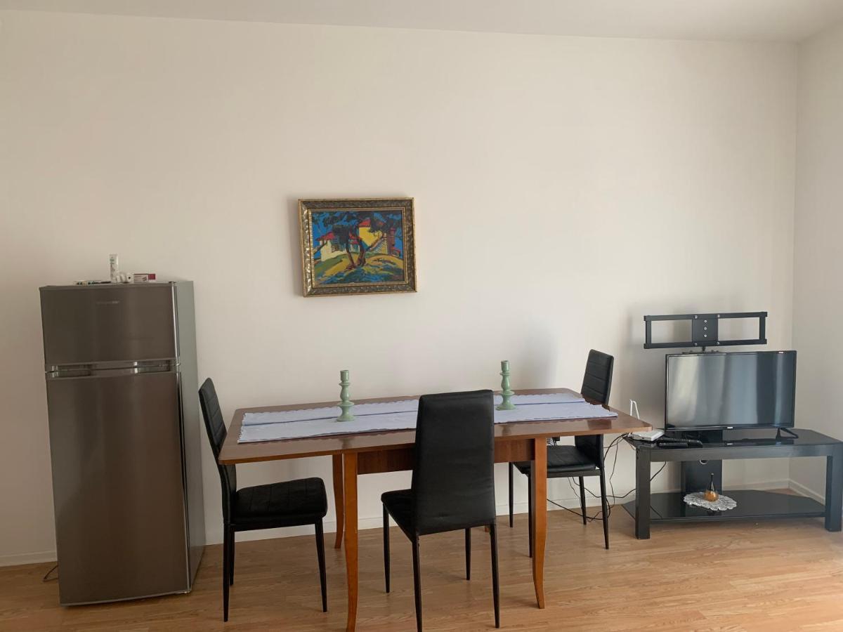 Beautiful And Lovely Apartment Тирана Екстер'єр фото
